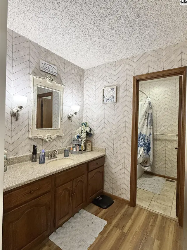 Photo of 3912 Mission Dr, Hutchinson, KS