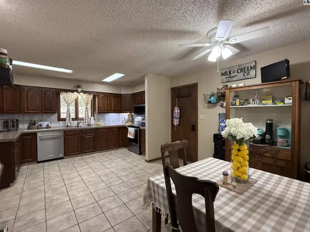 Photo of 3912 Mission Dr, Hutchinson, KS