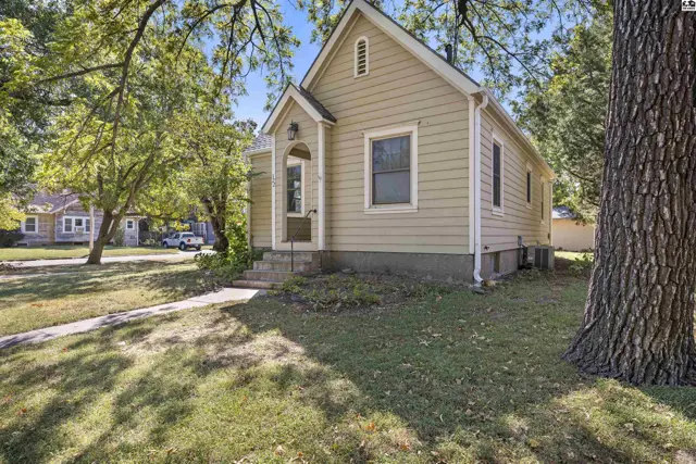 Photo of 322 S Ash St, McPherson, KS
