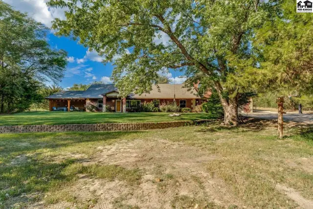 Photo of 618 E 71st Ave, Hutchinson, KS