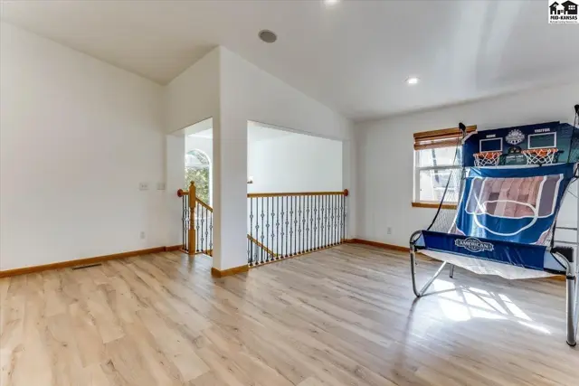 Photo of 618 E 71st Ave, Hutchinson, KS