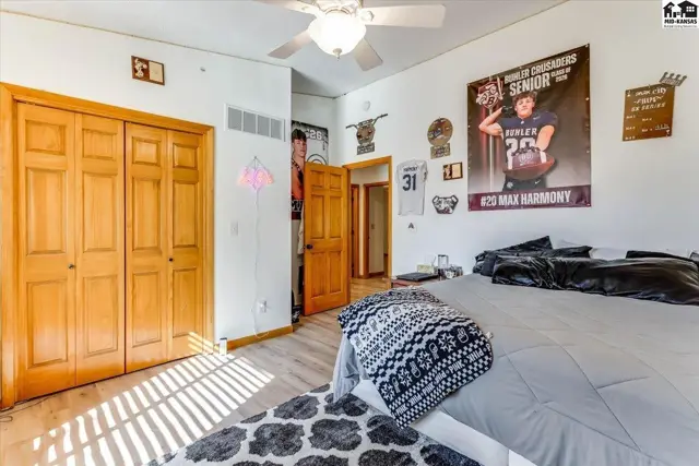 Photo of 618 E 71st Ave, Hutchinson, KS