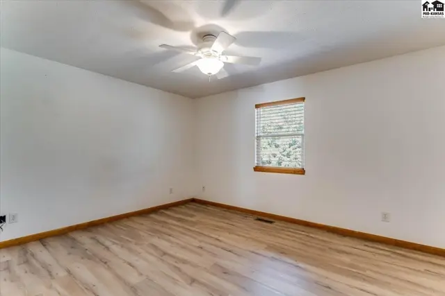 Photo of 618 E 71st Ave, Hutchinson, KS