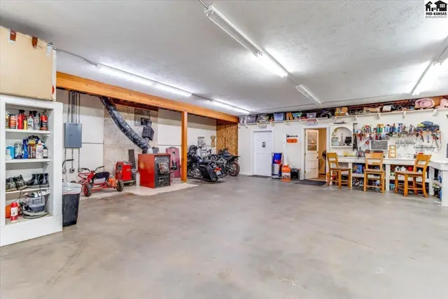 Photo of 618 E 71st Ave, Hutchinson, KS