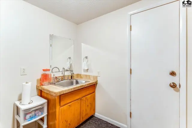 Photo of 618 E 71st Ave, Hutchinson, KS