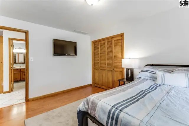 Photo of 618 E 71st Ave, Hutchinson, KS