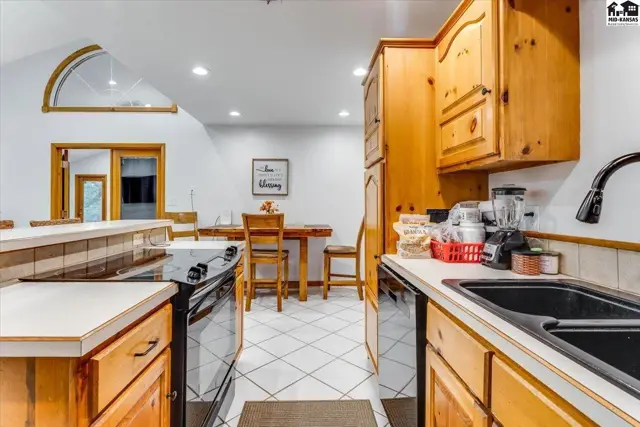 Photo of 618 E 71st Ave, Hutchinson, KS
