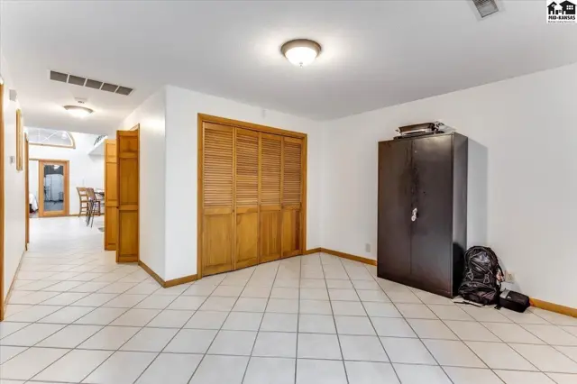Photo of 618 E 71st Ave, Hutchinson, KS