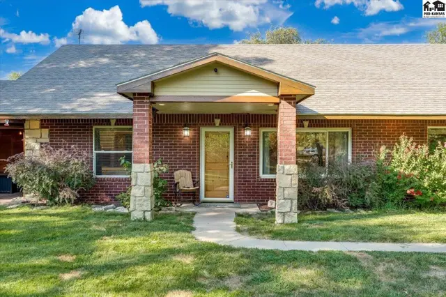 Photo of 618 E 71st Ave, Hutchinson, KS