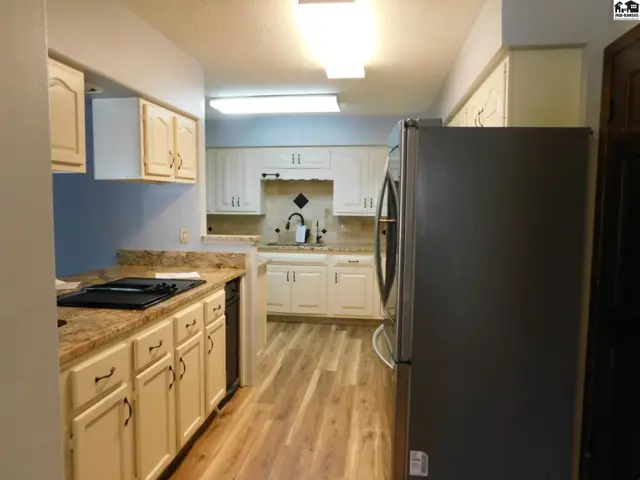 Photo of 810 Lochinvar Ln, Hutchinson, KS
