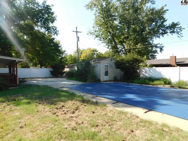 Photo of 810 Lochinvar Ln, Hutchinson, KS