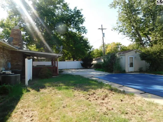 Photo of 810 Lochinvar Ln, Hutchinson, KS