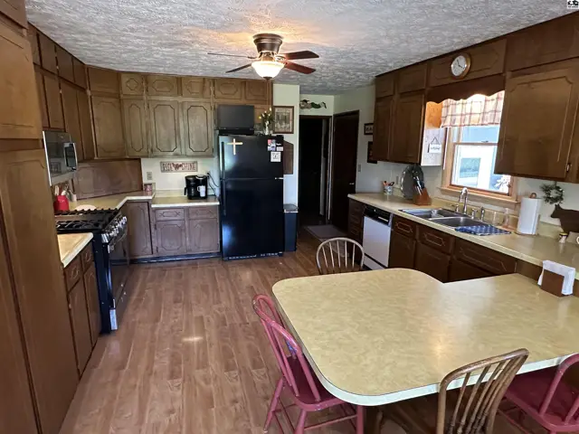 Photo of 914 Sioux Rd, Lindsborg, KS