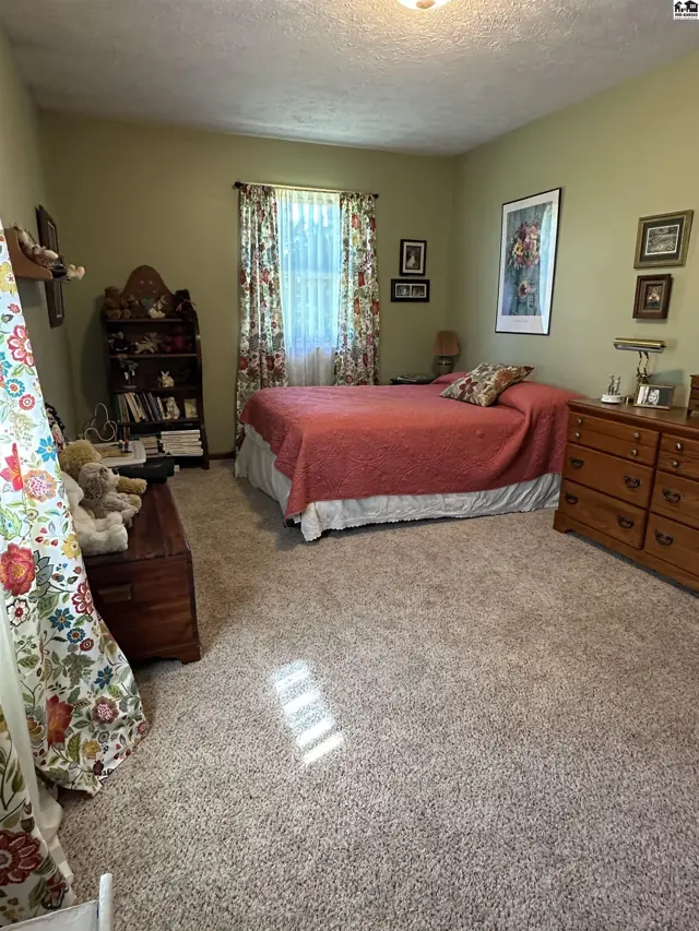Photo of 914 Sioux Rd, Lindsborg, KS