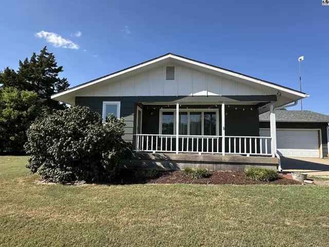 Photo of 914 Sioux Rd, Lindsborg, KS