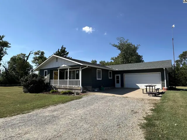 Photo of 914 Sioux Rd, Lindsborg, KS