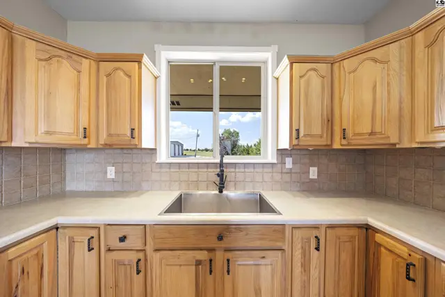 Photo of 105 Jet Cir, Brookville, KS