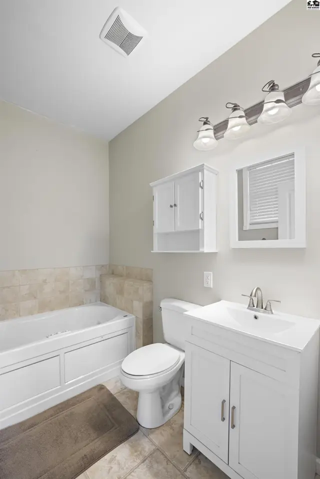 Photo of 105 Jet Cir, Brookville, KS