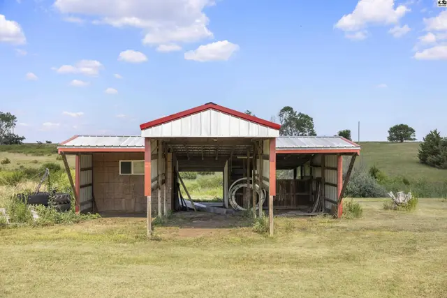 Photo of 105 Jet Cir, Brookville, KS