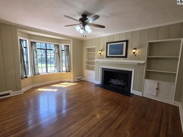 Photo of 129 W 19th Ave, Hutchinson, KS