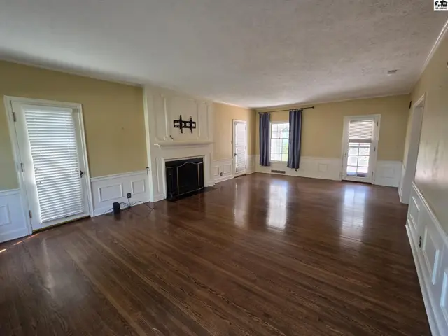 Photo of 129 W 19th Ave, Hutchinson, KS