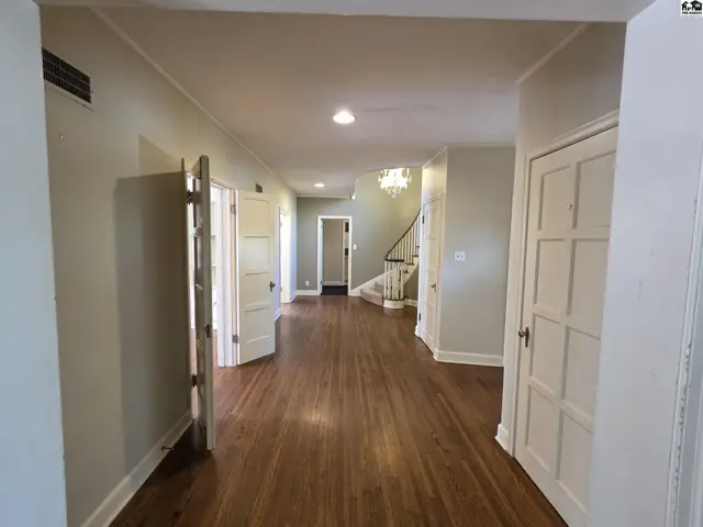 Photo of 129 W 19th Ave, Hutchinson, KS