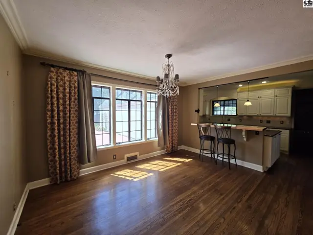 Photo of 129 W 19th Ave, Hutchinson, KS