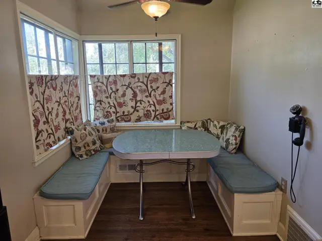 Photo of 129 W 19th Ave, Hutchinson, KS