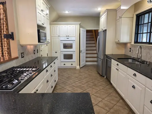 Photo of 129 W 19th Ave, Hutchinson, KS