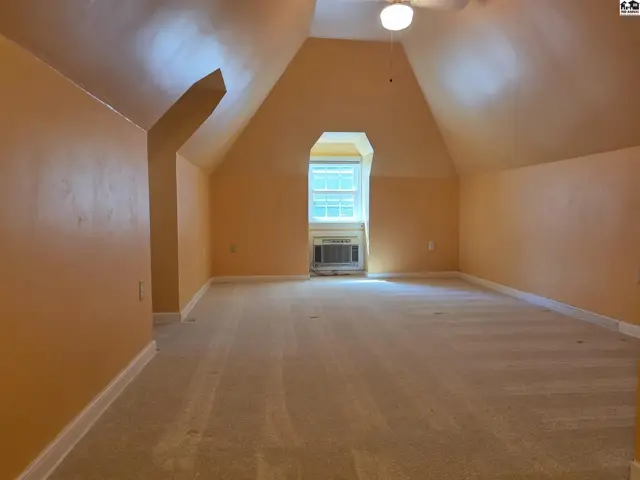 Photo of 129 W 19th Ave, Hutchinson, KS