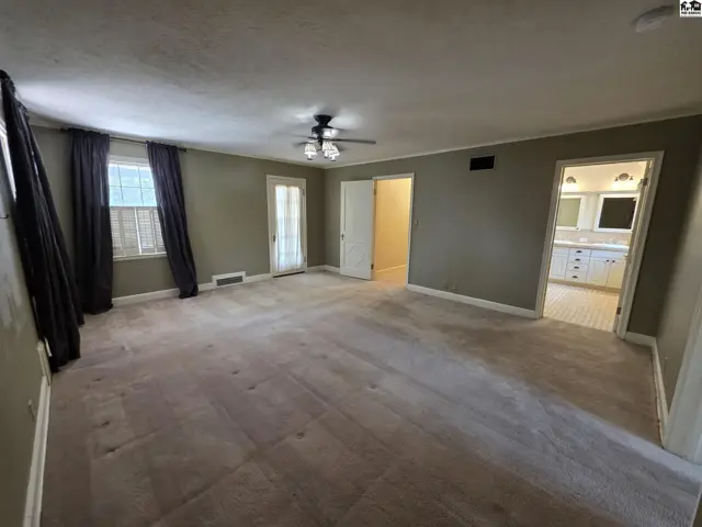 Photo of 129 W 19th Ave, Hutchinson, KS