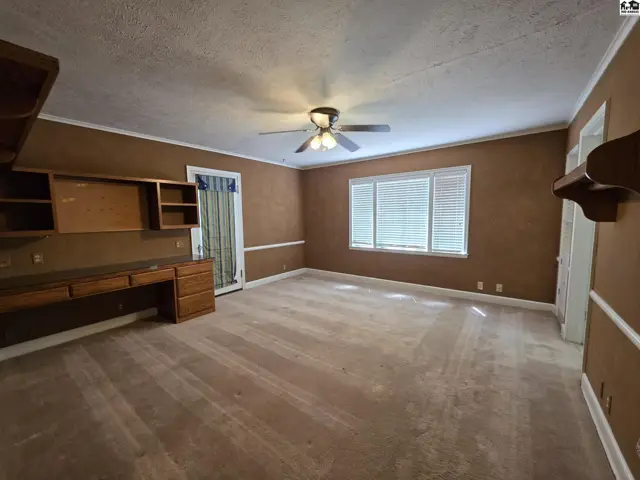 Photo of 129 W 19th Ave, Hutchinson, KS