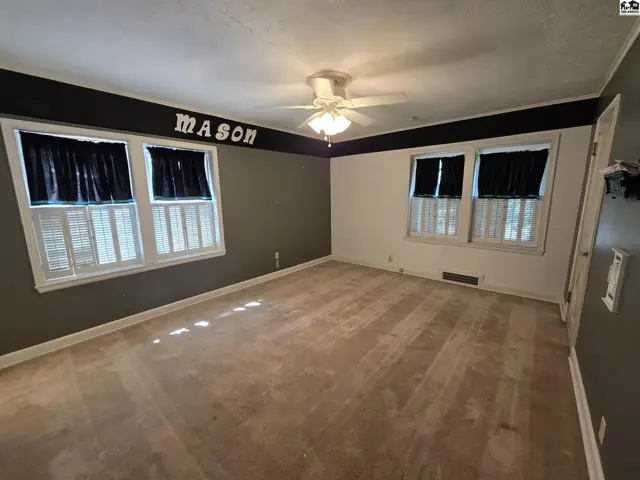 Photo of 129 W 19th Ave, Hutchinson, KS