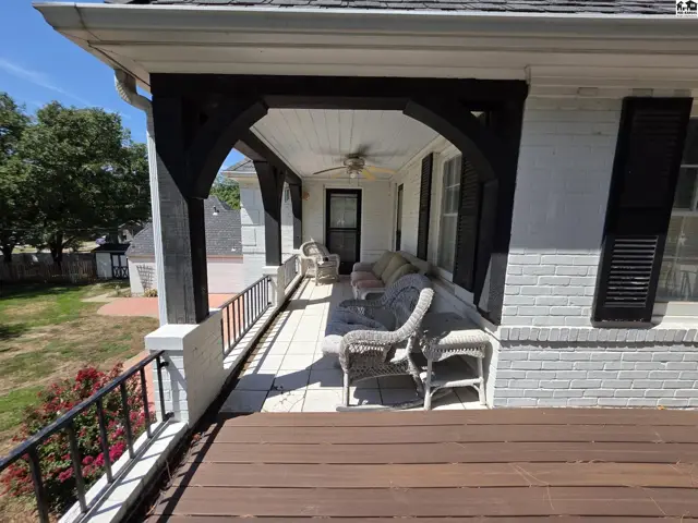 Photo of 129 W 19th Ave, Hutchinson, KS
