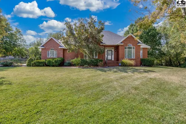 Photo of 3905 Meadow Ridge Ln, Hutchinson, KS