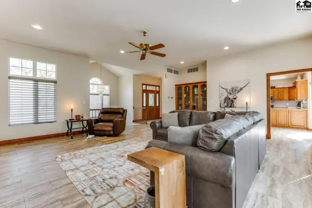 Photo of 3905 Meadow Ridge Ln, Hutchinson, KS
