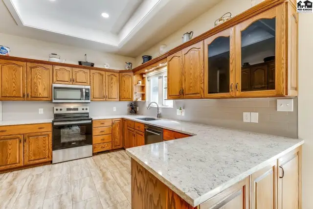 Photo of 3905 Meadow Ridge Ln, Hutchinson, KS