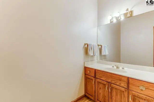 Photo of 3905 Meadow Ridge Ln, Hutchinson, KS