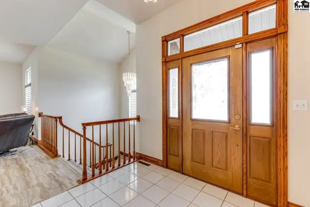 Photo of 3905 Meadow Ridge Ln, Hutchinson, KS