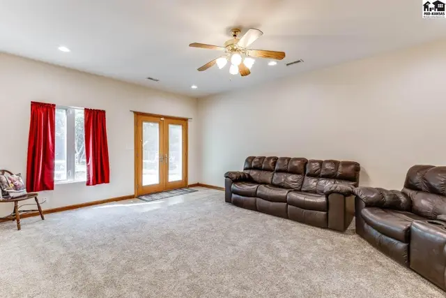 Photo of 3905 Meadow Ridge Ln, Hutchinson, KS