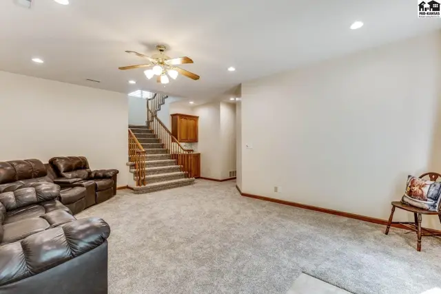 Photo of 3905 Meadow Ridge Ln, Hutchinson, KS