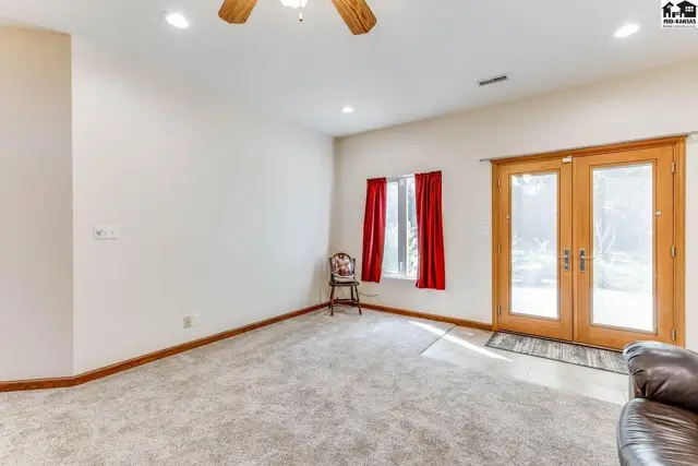 Photo of 3905 Meadow Ridge Ln, Hutchinson, KS