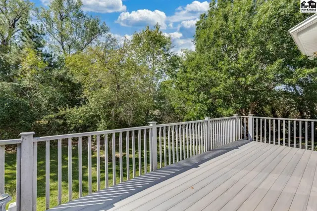 Photo of 3905 Meadow Ridge Ln, Hutchinson, KS