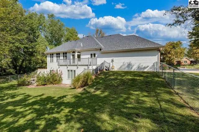 Photo of 3905 Meadow Ridge Ln, Hutchinson, KS