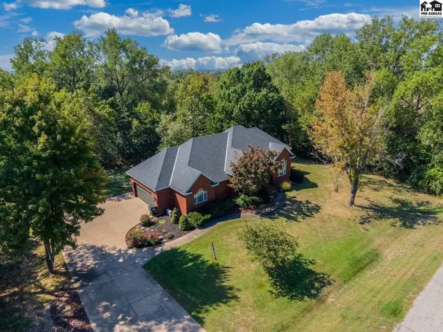 Photo of 3905 Meadow Ridge Ln, Hutchinson, KS