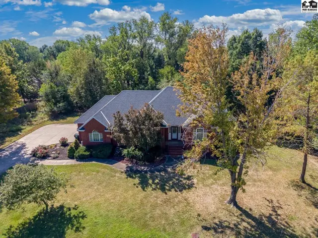 Photo of 3905 Meadow Ridge Ln, Hutchinson, KS