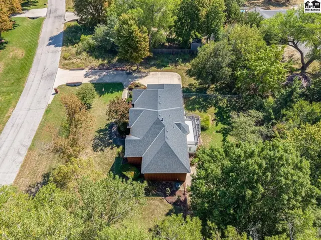 Photo of 3905 Meadow Ridge Ln, Hutchinson, KS