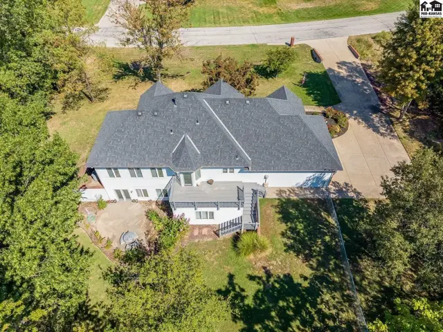 Photo of 3905 Meadow Ridge Ln, Hutchinson, KS