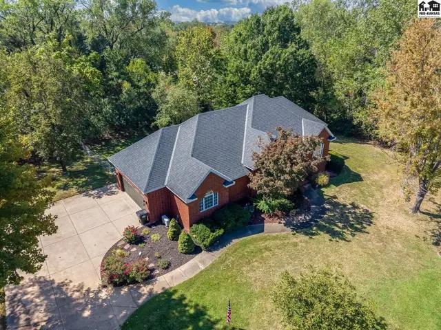 Photo of 3905 Meadow Ridge Ln, Hutchinson, KS