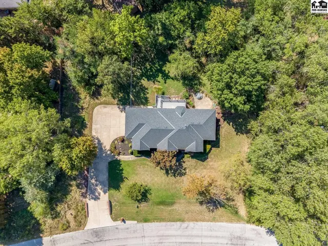 Photo of 3905 Meadow Ridge Ln, Hutchinson, KS